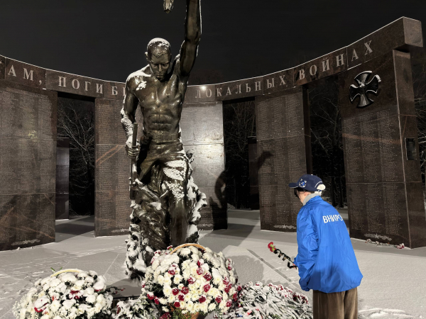 Сотрудники Саратовского филиала ГНЦ РФ ФГБНУ почтили память Героев Отечества